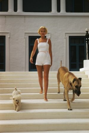 cz guest With her son Alexander by the pool in the iconic shot taken by Slim Aarons5.jpeg